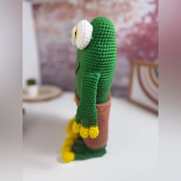 Handcrafted Leo The Green Frog Crochet Amigurumi - Picture 7 of 11